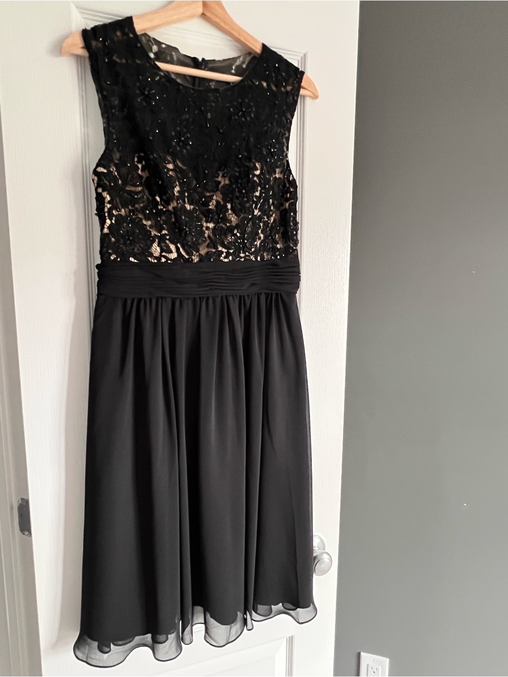le chateau Black and Gold Sleeveless Midi Dress